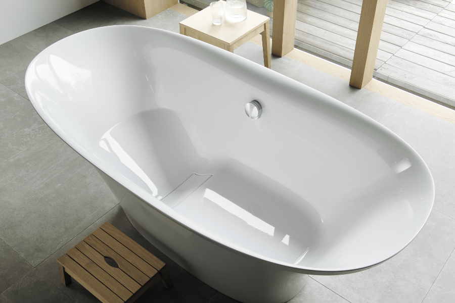 ergonomisch geformt: die Relax-Badewanne Badu von burgbad