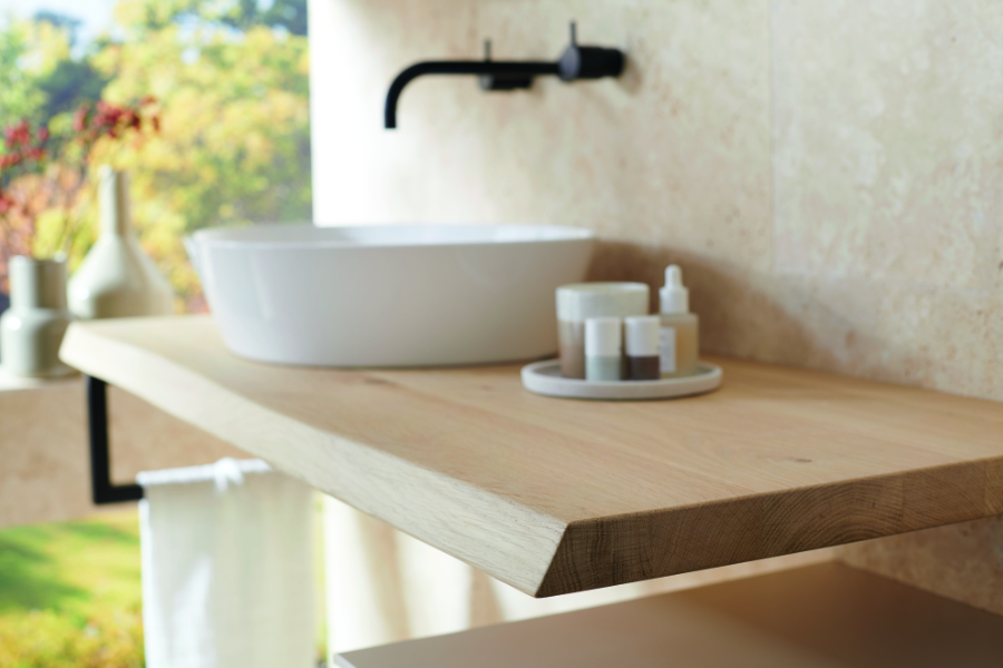 Dimensionally flexible and combinable - the solid wood console from the sys30 system line from burgbad.