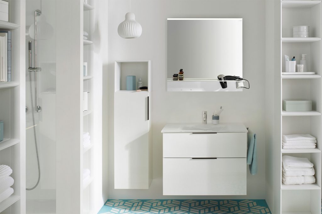 nachhaltige Badezimmermöbel von burgbad, wie hier der Waschtisch aus der Serie sys10 Eqio
